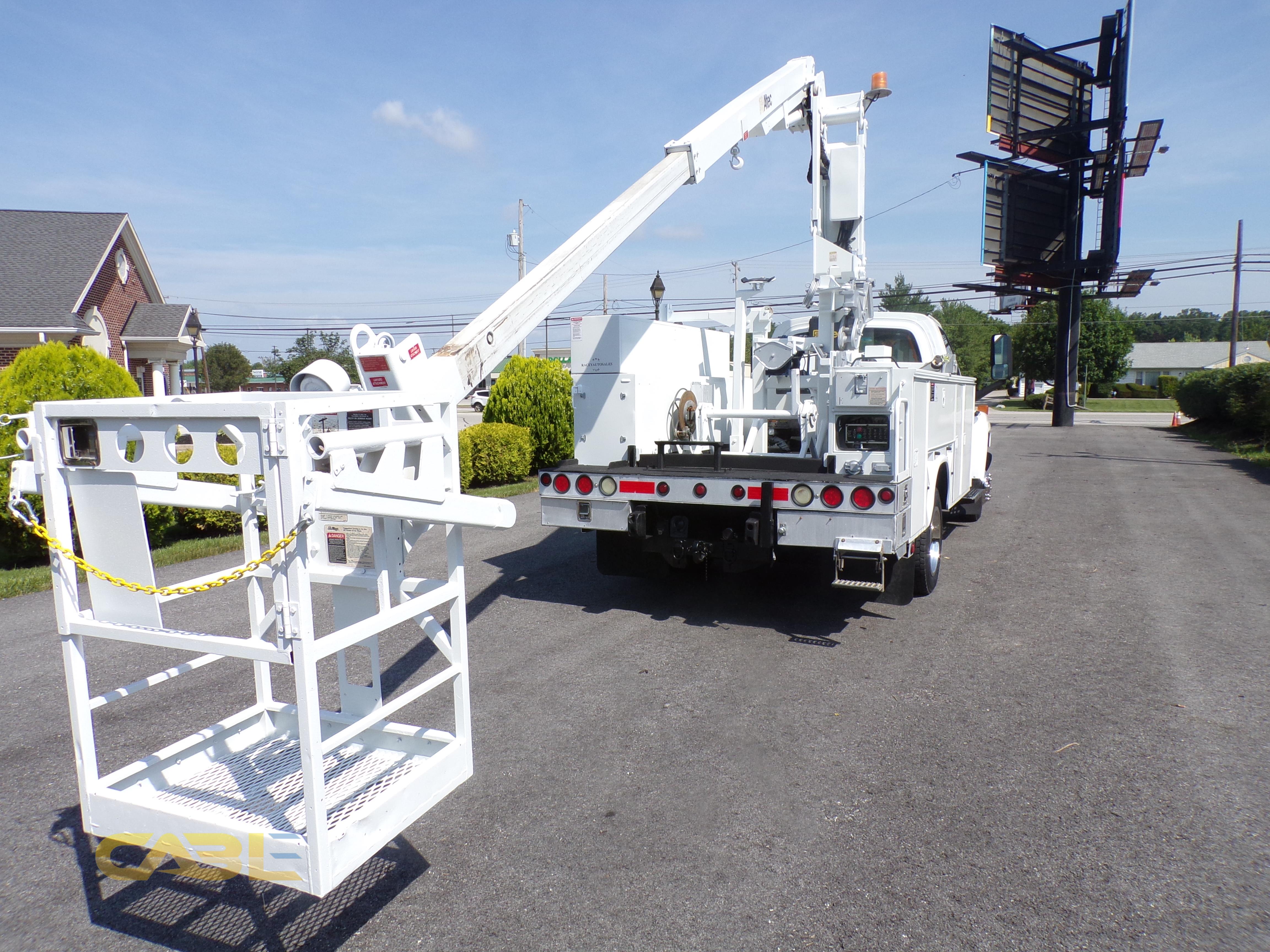 Pictures (05 GMC C5500 Cable Placing Bucket Truck AT235P)