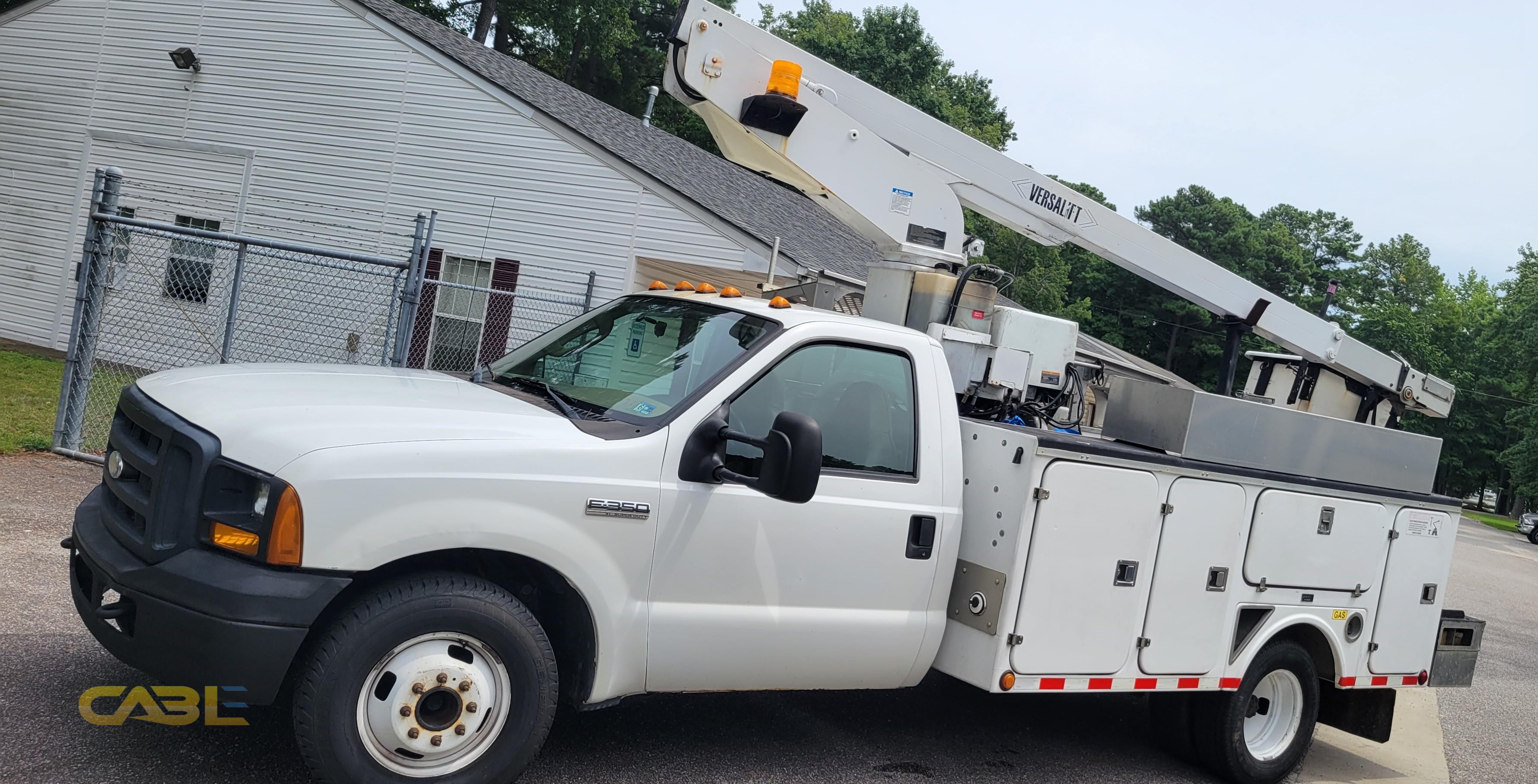 Pictures (2006 Used Verizon Bucket Truck with Generator)