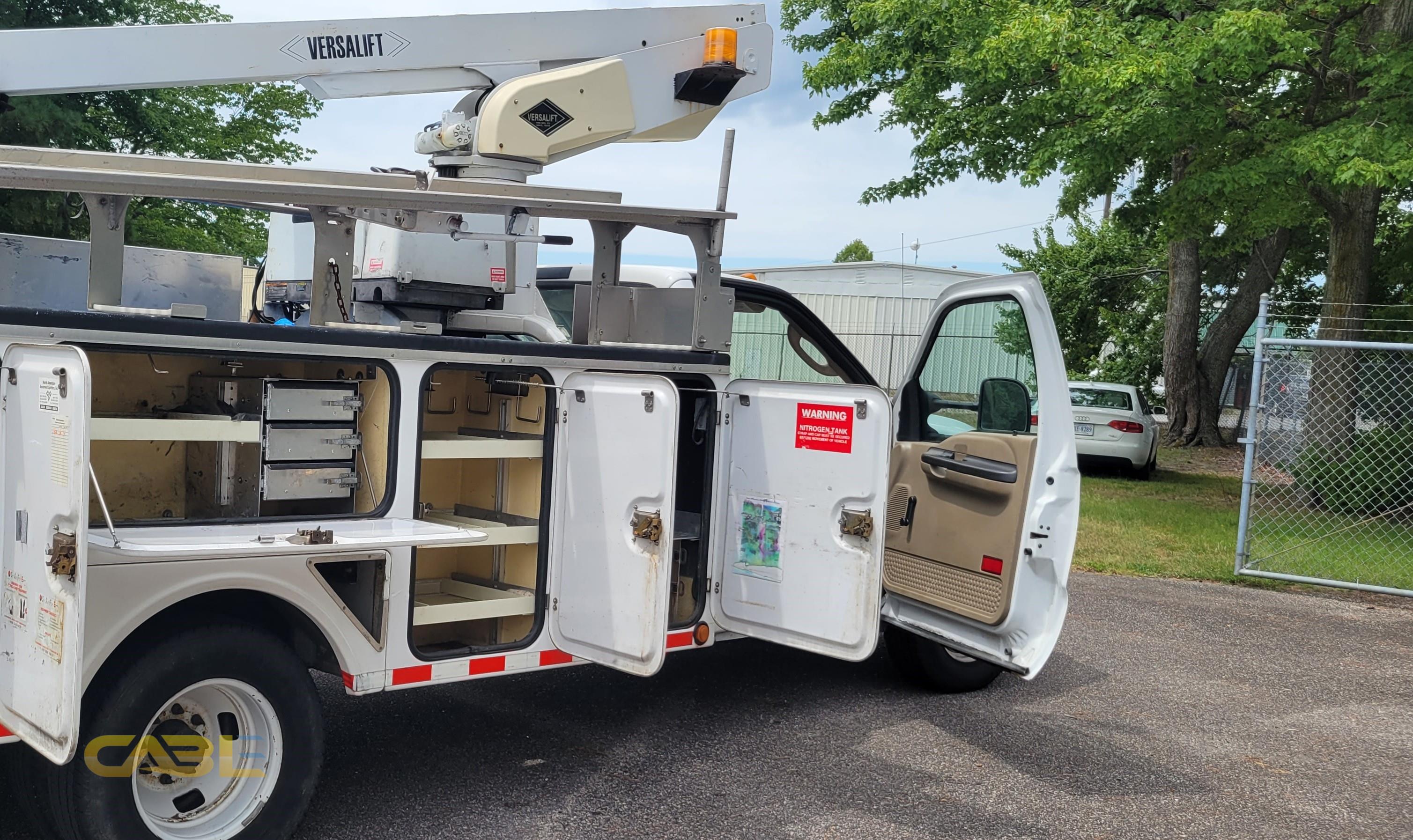 Pictures (2006 Used Verizon Bucket Truck with Generator)