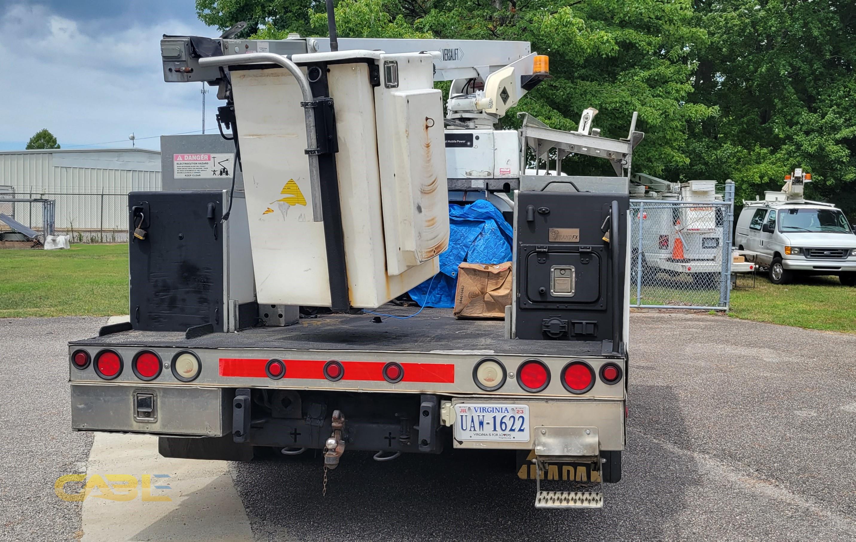 Pictures (2006 Used Verizon Bucket Truck with Generator)