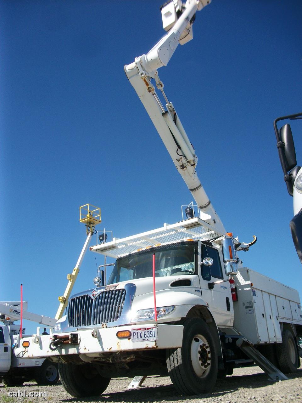 55' Altec AM650 Bucket Truck w/ Material Handler