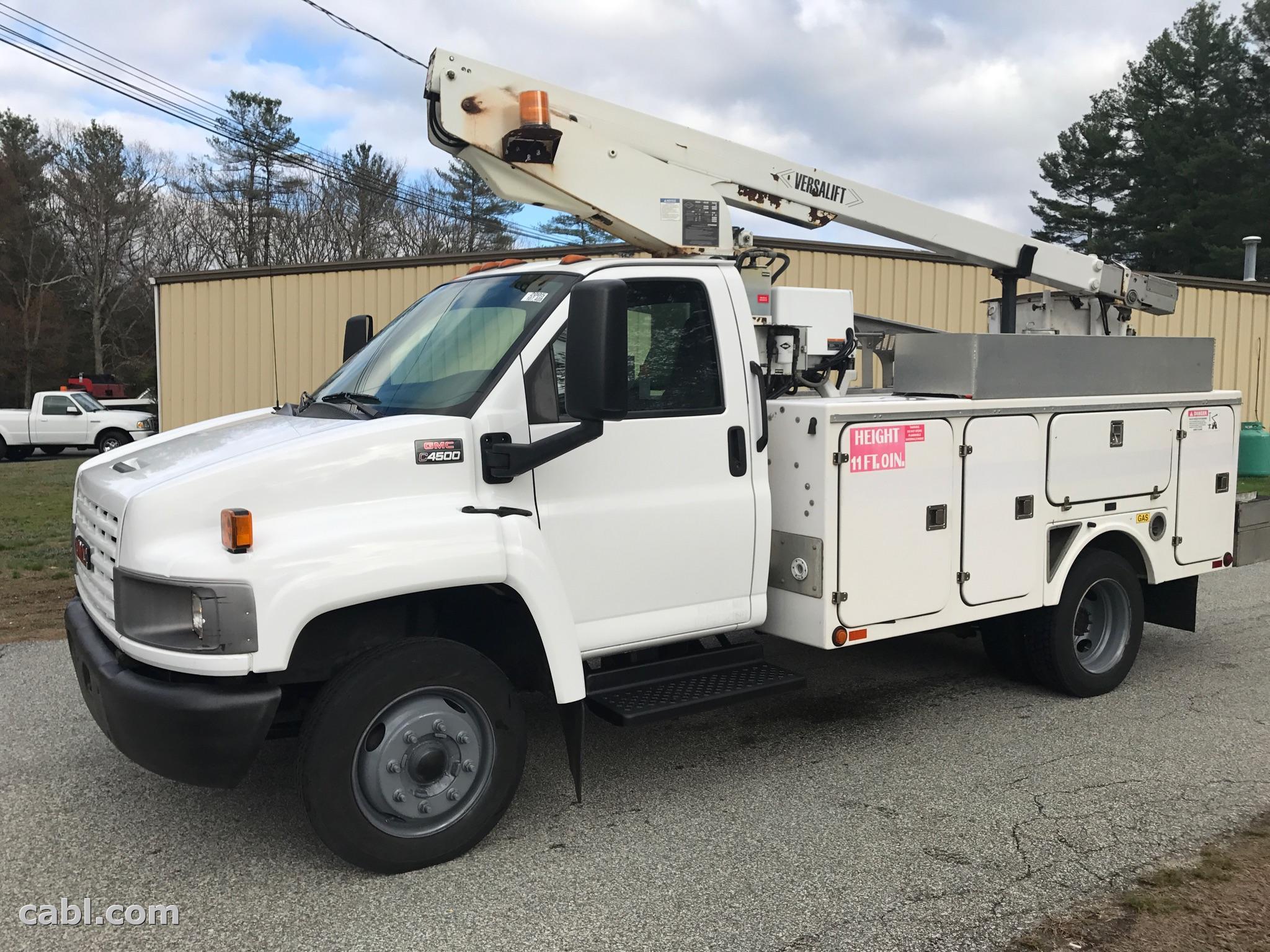 2005 GMC 4500 UTILITY BUCKET TRUCK VERSALIFT
