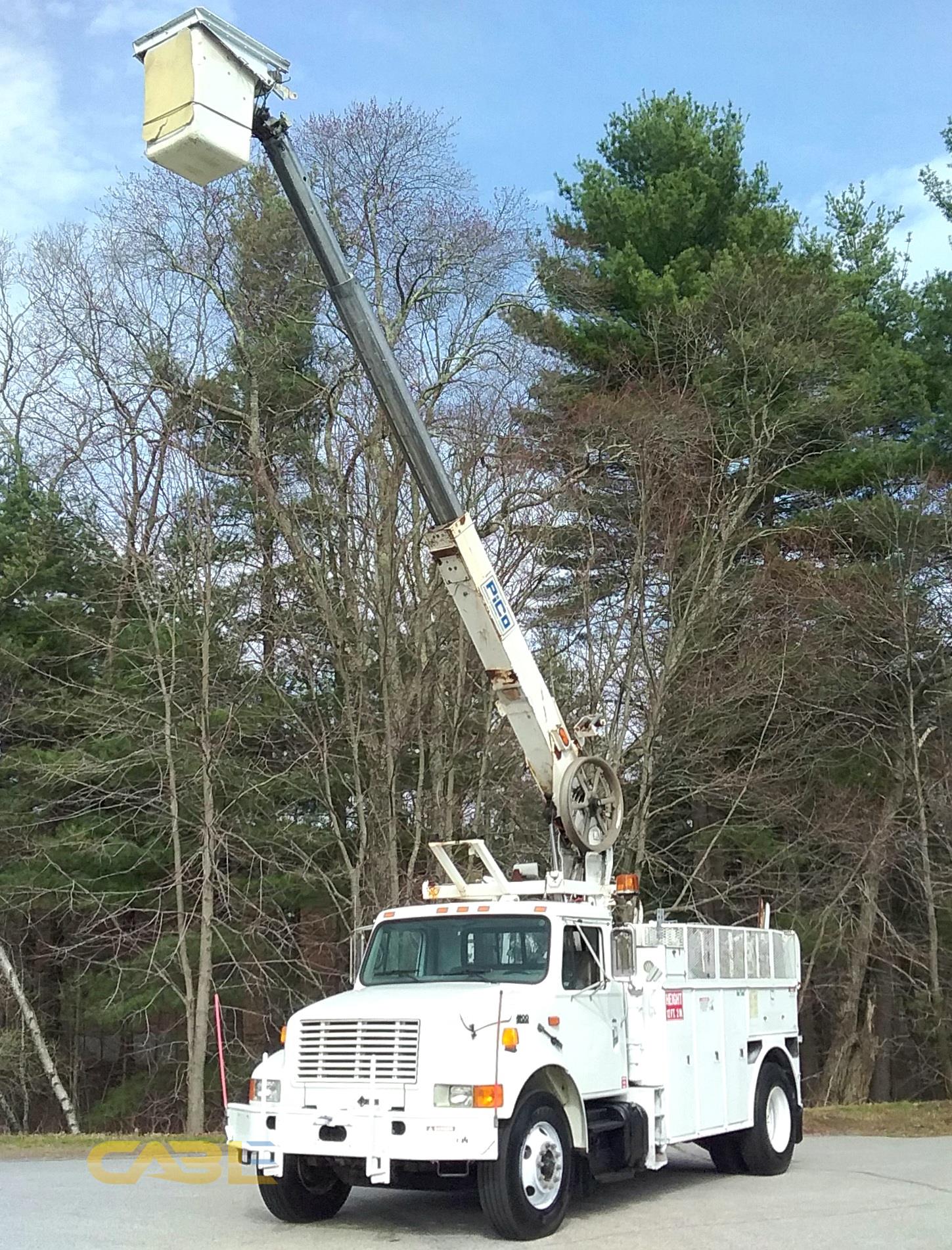 Pictures (Mint 1996 International 4900 PICO cable truck)