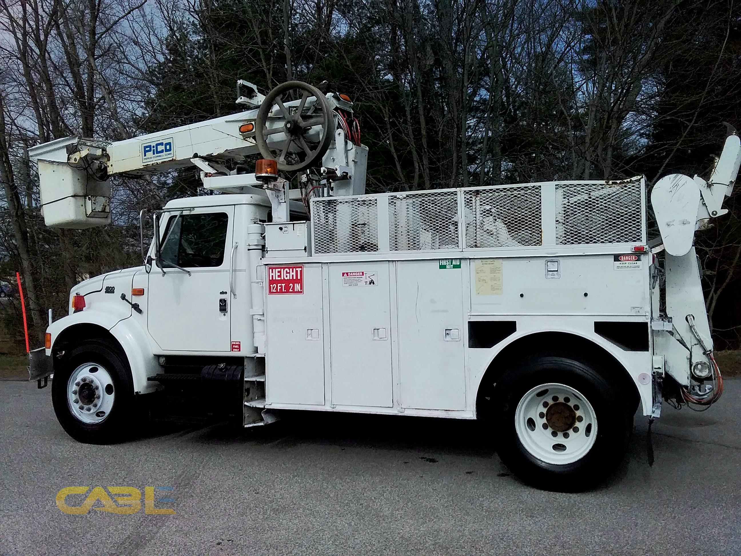 Pictures (Mint 1996 International 4900 PICO cable truck)