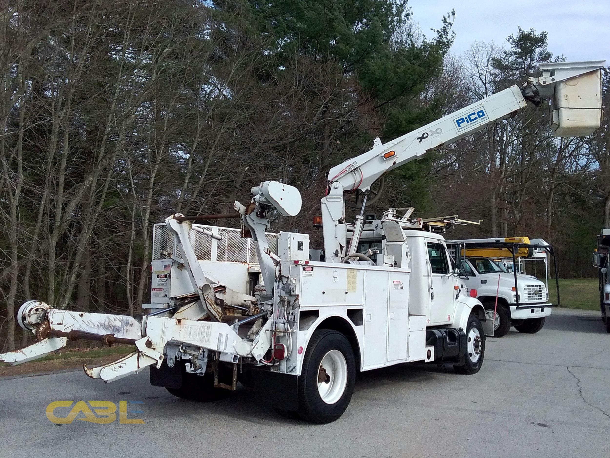 Pictures (Mint 1996 International 4900 PICO cable truck)