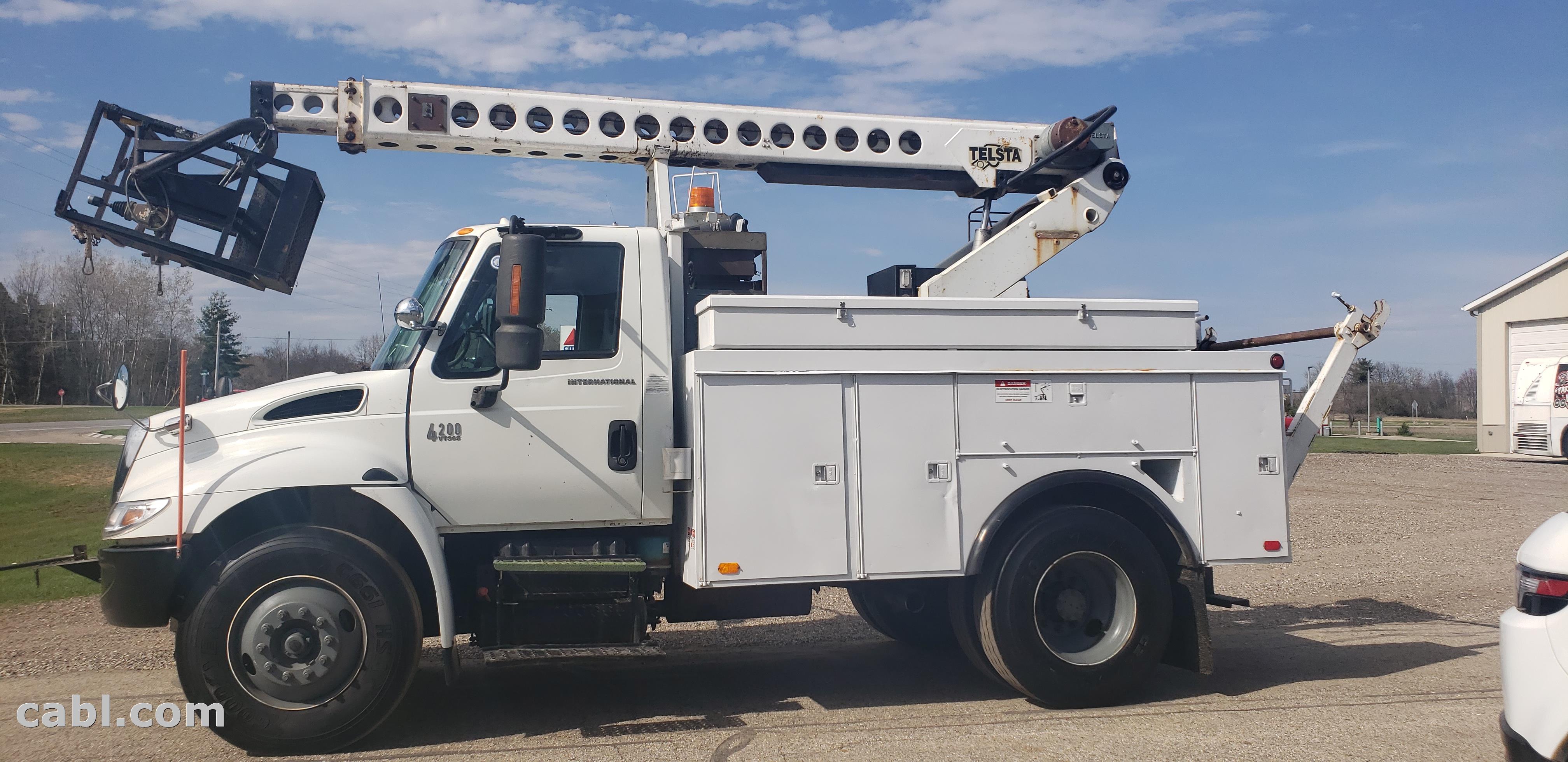 2003 International Bucket Truck